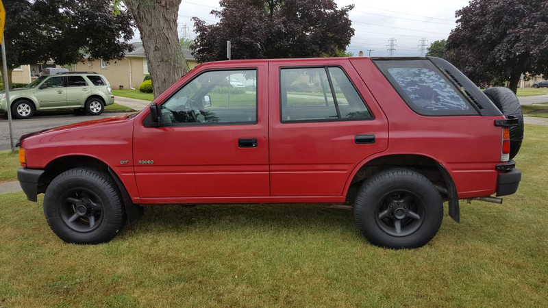 Illustration for article titled At $1,400, Could This 1995 Isuzu SUV Be Your First Rodeo?